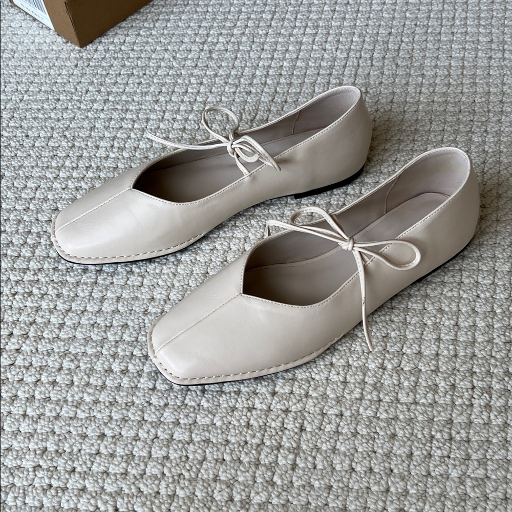 Like new! Winter white flats with tie womens size US 8 - original piece $50 - Picture 4 of 7